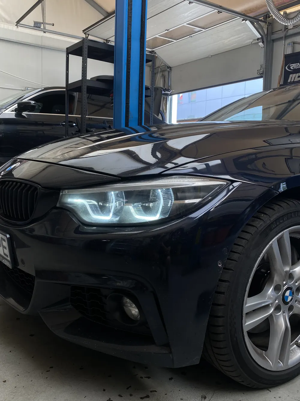 Przód BMW serii 4 z reflektorem